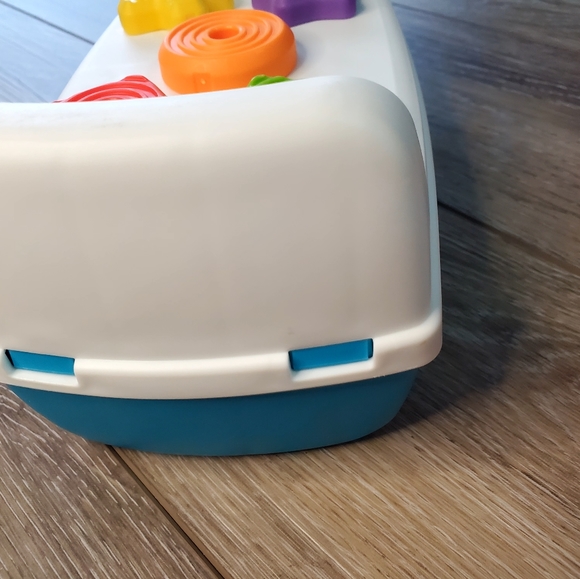 Fisher Price baby and toddlers Tap and Turn tool bench set - Picture 8 of 10